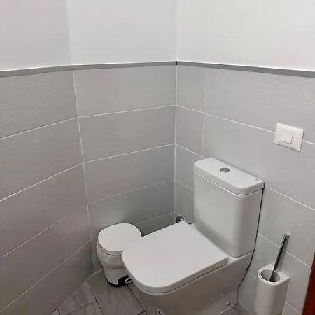 Air Conditioning, Private Parking And Fully Equipped Kitchen In In Golf Del Sur, Tenerife Apart-hotel