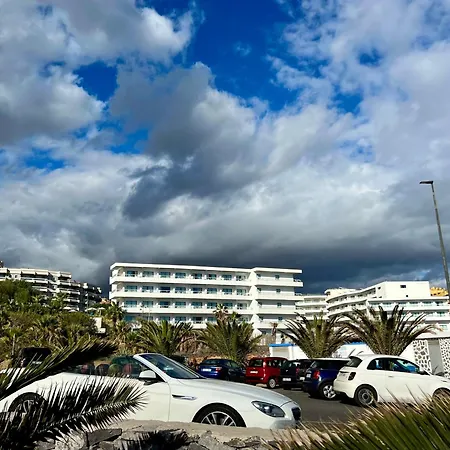Air Conditioning, Private Parking And Fully Equipped Kitchen In In Golf Del Sur, Tenerife *